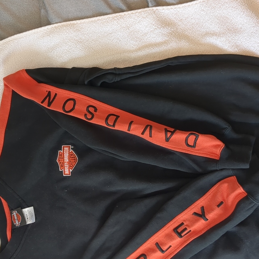 Harley-Davidson Black and Orange pullover Sweatshirt - Picture 5 of 16